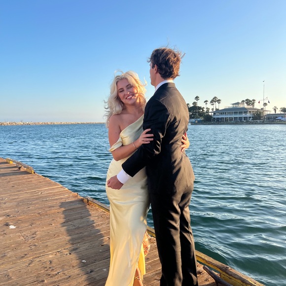 Runaway the Label Gia Asymmetrical Maxi Drew- Lemon - Picture 5 of 6